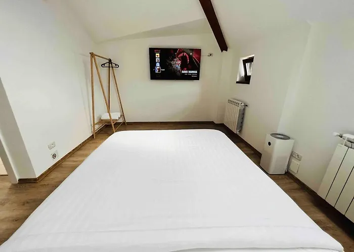 Chic 3br Scandinavian Retreat - 110sqm شقة بوخارست